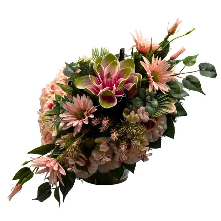 Stroik Nagrobny w kształcie Serca Elegancka Kompozycja Różowe Róże Clematis z dodatkami (4).png