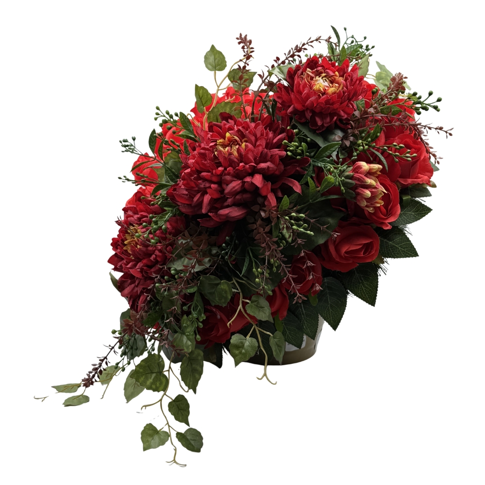 Stroik nagrobny serce z czerwonych róż i bordowych chryzantem Elegancka kompozycja na cmentarz (1).jpg